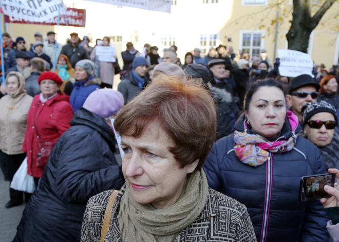 Ždanokas organizētais mītiņš pret mācībām latviski pulcē vairāk nekā 1000 cilvēku