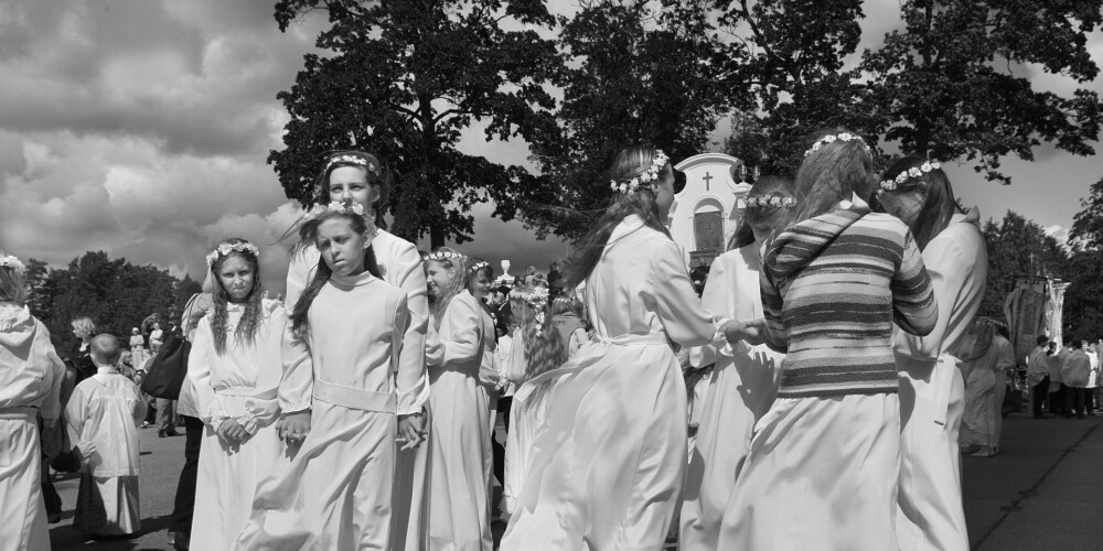 2009.gada 15.augusts. Vissvētākās Jaunavas Marijas uzņemšanas svētki Aglonā. (Rīgas Fotogrāfijas biennāles publicitātes foto)