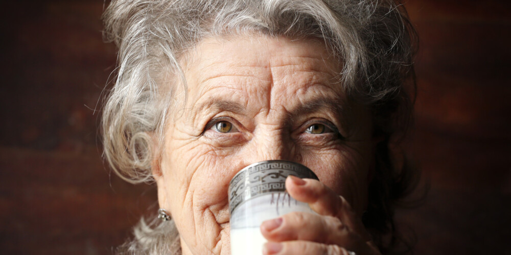 Jau laikus, tuvojoties 50 gadu slieksnim, jāpadomā par tik nepieciešamo olbaltumvielu uzņemšanu ar ikdienas maltītēm.