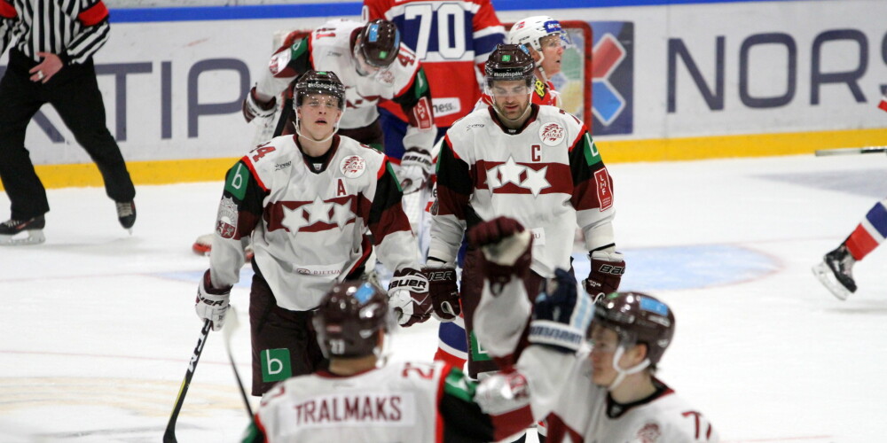 Latvijas hokeja izlase pirmajā pārbaudes spēlē sīvā cīņā zaudē Norvēģijai