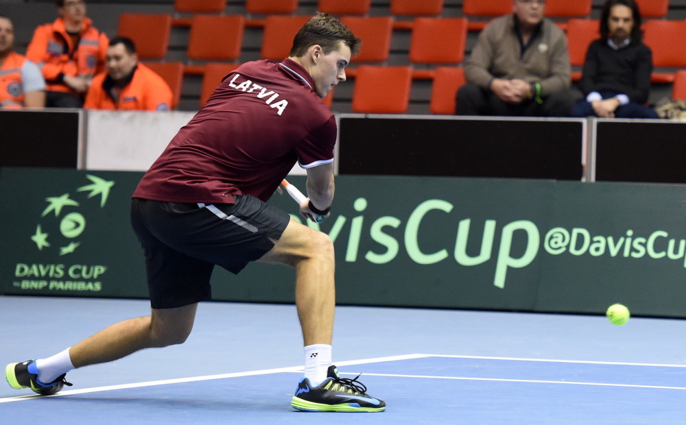 Latvijas tenisisti Deivisa kausa duelī pret Lihtenšteinu divās vienspēlēs zaudē tikai četros geimos