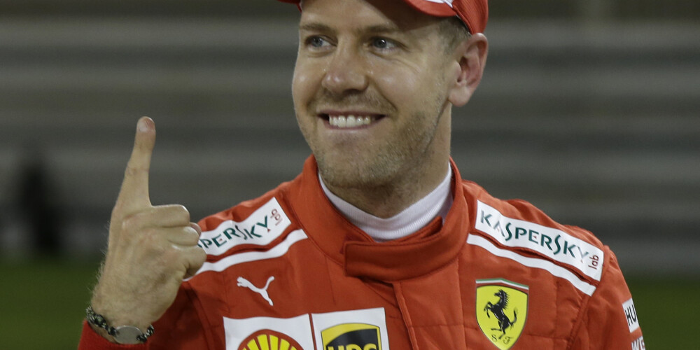 "Ferrari" piloti Fetels un Reikenens izcīna dubultuzvaru Bahreinas posma kvalifikācijā