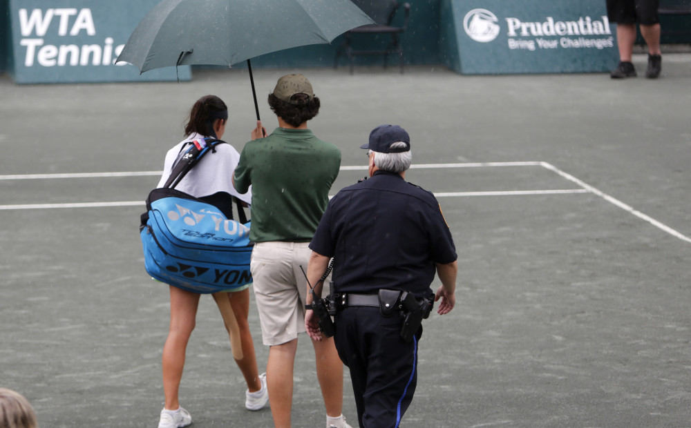 Lietus dēļ uz rītdienu pārcelta Sevastovas un Gērgesas cīņa Čārlstonas WTA turnīra pusfinālā
