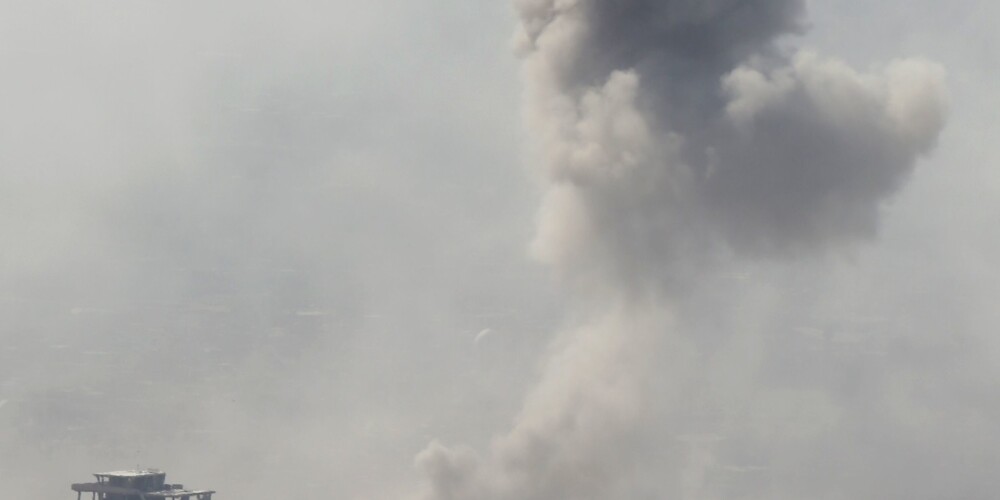 Aviobāzei Sīrijā dots raķešu trieciens