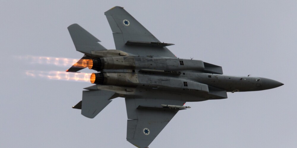 Сирийскую авиабазу атаковали ВВС Израиля, заявили в Минобороны России
