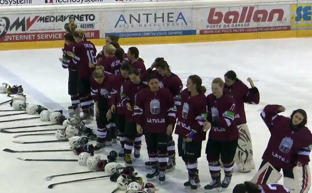 Latvijas izlases hokejistes atspēlējas un izrauj uzvaru mačā pret Ķīnu