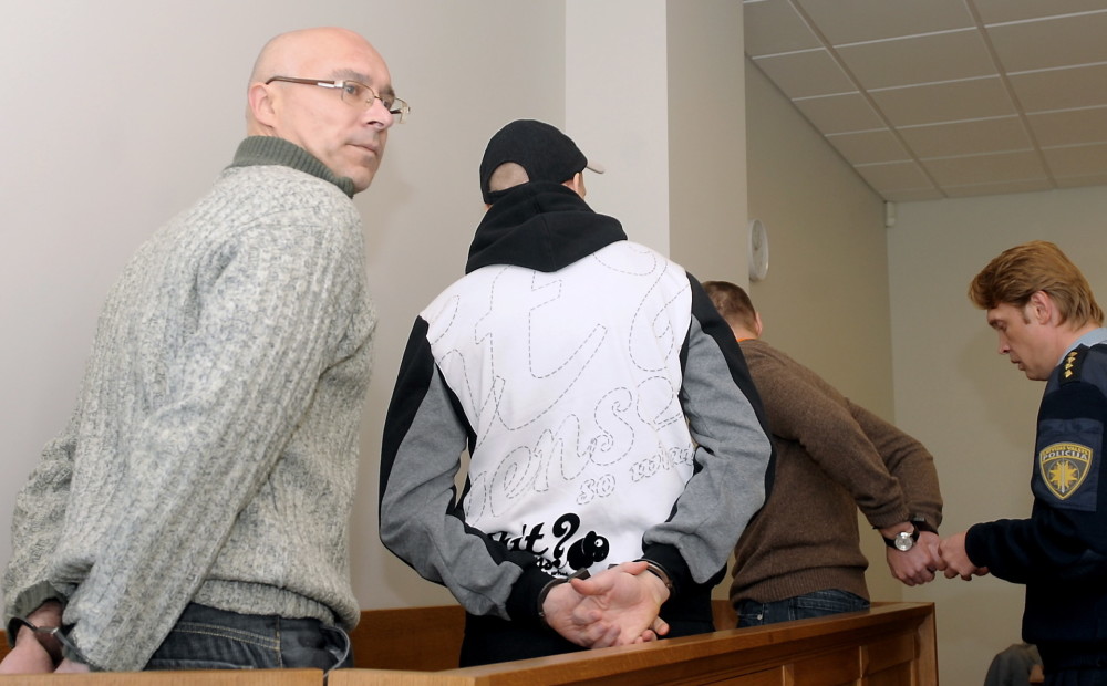 Tiesa samazina sodus vairāku uzņēmēju slepkavībās un Vaškeviča auto spridzināšanā apsūdzētajiem