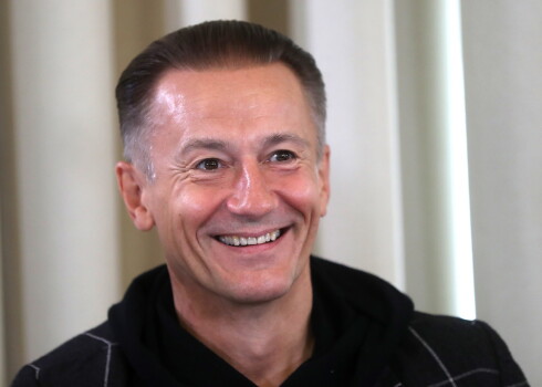 Порно ханшайым Луна Бір жігіт жұмысқа тұрғанда жас бастығымен жыныстық қатынасқа түседі.