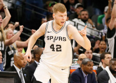 Bertāns zaudējumā pret "Pelicans" guva 4 punktus.