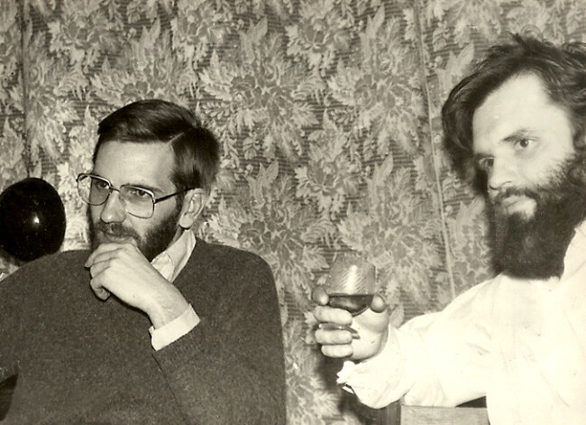 Deviņdesmitie: Vladis Spāre kopā ar draugu, rakstnieku un vienu no "Vakara Ziņu" redaktoriem Aivaru Tarvidu.