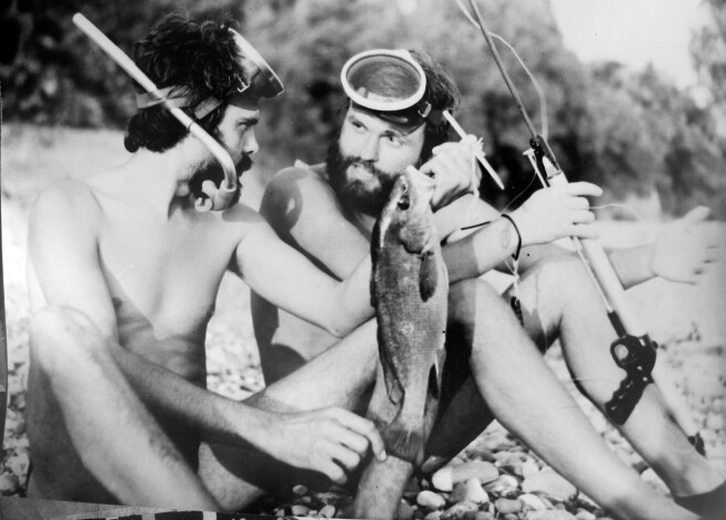 Astoņdesmitie, Soču apkaime. Vladis dižojas ar nomedītu gorbili savam draugam Nikolajam Semeņenko.