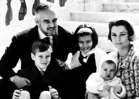 Princese Karolīna par dzīvi ar mammu, princesi Greisu Kelliju: "Mēs bijām tuvāki ar auklīti"
