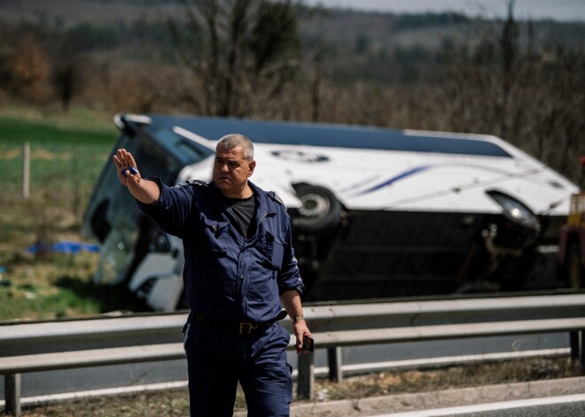 Autobusa avārijā netālu no Sofijas gājuši bojā vismaz seši cilvēki un 22 ievainoti.