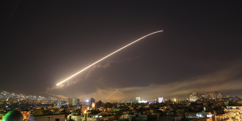 ASV, Francija un Lielbritānija veic gaisa triecienus Sīrijā