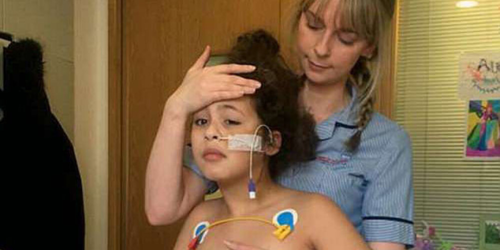 Врачи спасли 10-летнюю девочку, несмотря на просьбы мамы отключить ее от аппарата