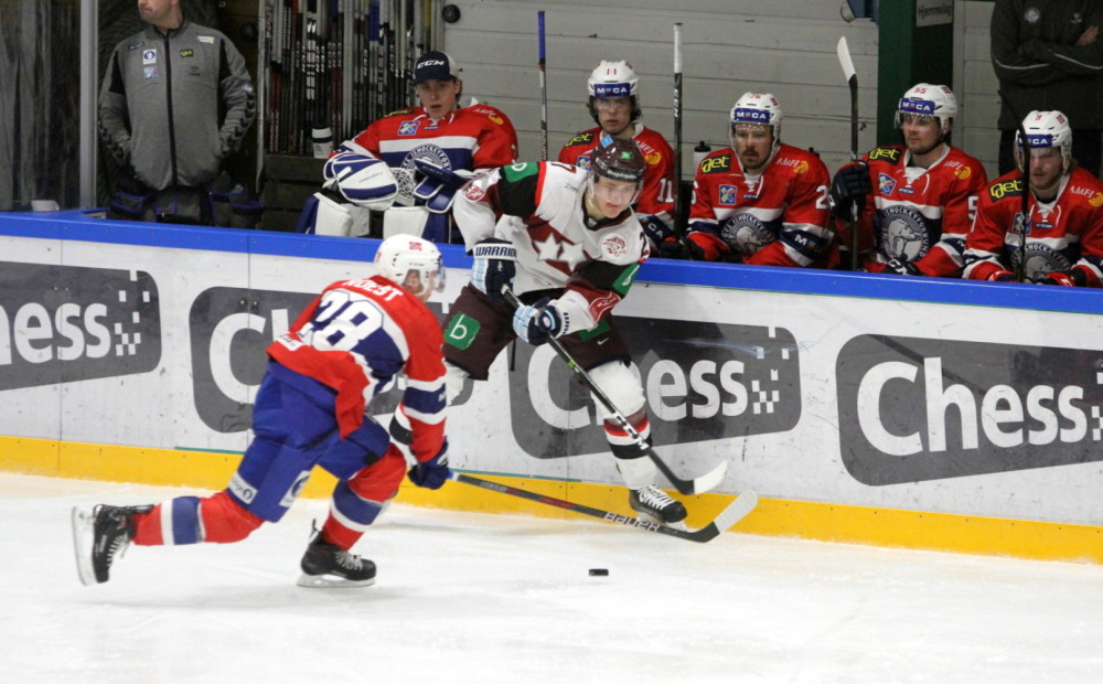 No Latvijas hokeja izlases atskaita talantīgo uzbrucēju Tralmaku