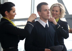 "AirBalticTraining" Pilotu akadēmijas pirmie studenti saņem uzplečus "airBalticTraining" Pilotu akadēmijas studiju uzsākšanas pasākumā "airBalticTraining" telpās Starptautiskajā lidostā "Rīga". 