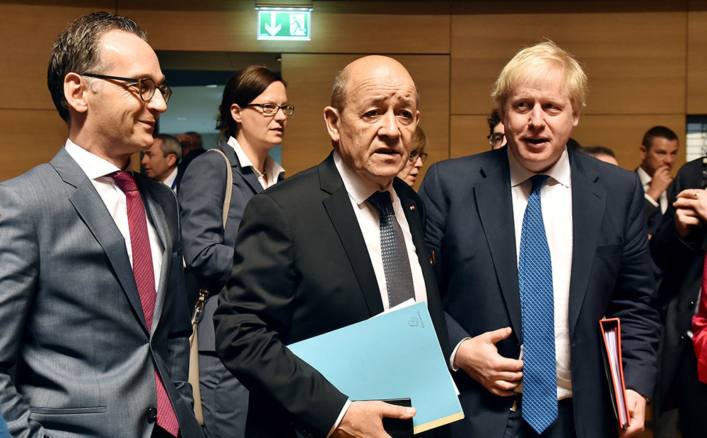 ES ārlietu ministri atbalstījuši raķešu triecienu Sīrijā