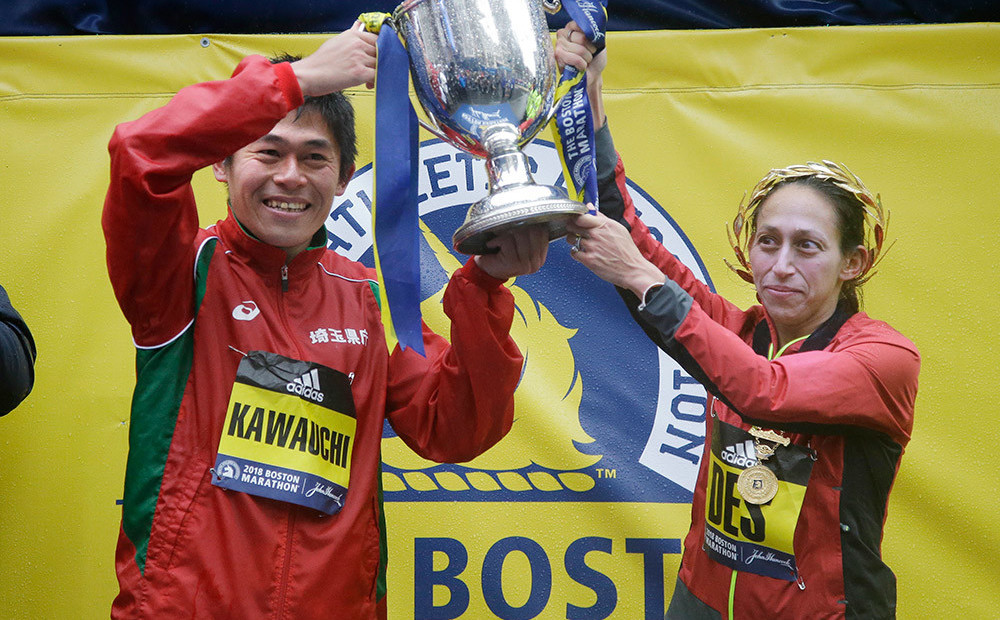 Japānis Kavauči un amerikāniete Lindena izcīna uzvaras Bostonas maratonā