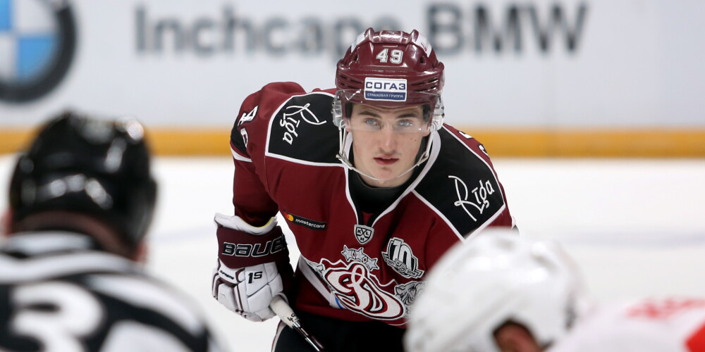Divi Latvijas jaunie hokejisti iekļauti NHL pirmsdrafta prognozēs