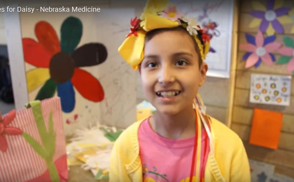 Sveši cilvēki sarūpē 11 gadu vecai vēža slimniecei neaizmirstamu dzimšanas dienas pārsteigumu