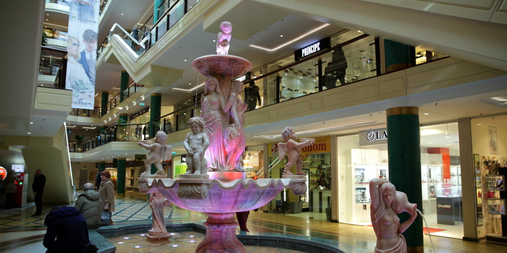 Tirdzniecības centra "Galleria Riga" vestibils.