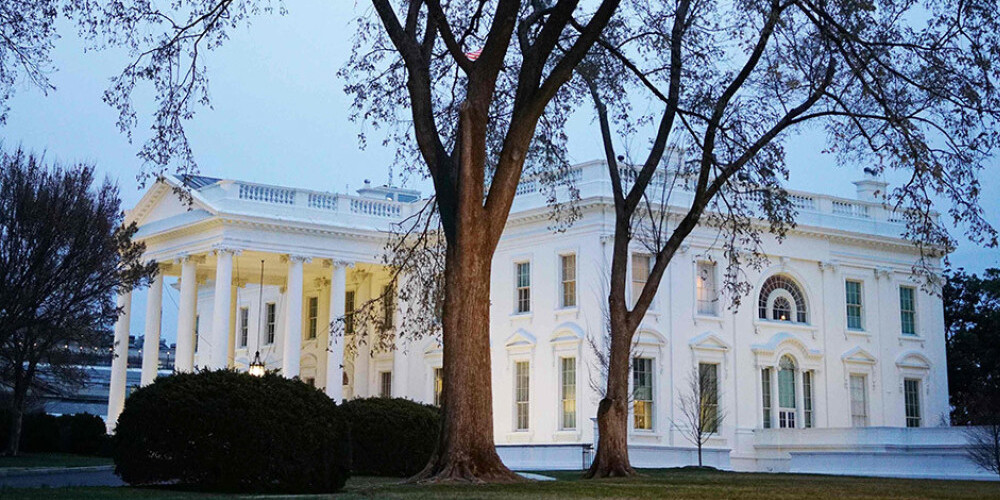 Baltais nams (angļu: White House) ir ASV prezidenta rezidence Vašingtonā. Tas atrodas Pensilvānijas avēnijā 1600. Baltā nama arhitekts ir Džeimss Hobens. Celtniecības darbi sākās 1792. gadā un beidzās 1800. gada 1. novembrī. Tai dienā par pirmo tā saimnieku kļuva toreizējais prezidents Džons Adamss.