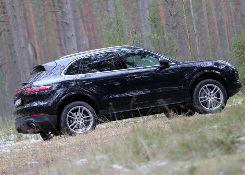 "Porsche Cayenne Turbo".