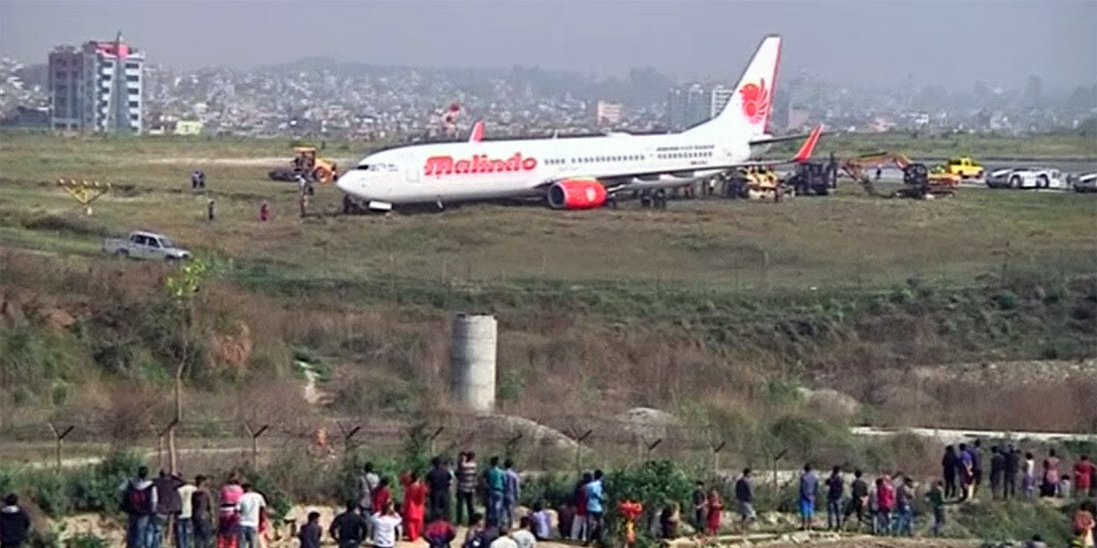 Nepālā no skrejceļa noskrien "Malindo Air" boings ar 139 cilvēkiem