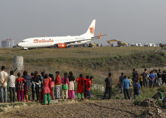 Ceturtdienas vakarā Nepālas galvaspilsētā Katmandu Tribvuvanas starptautiskajā lidostā Malaizijas aviokompānijas "Malindo Air" boings 737-900 neiekļāvās skrejceļa garumā un apstājās zālājā. Uz klāja atradās 139 cilvēki, kuri incidentā necieta un veiksmīgi tika evakuēti.