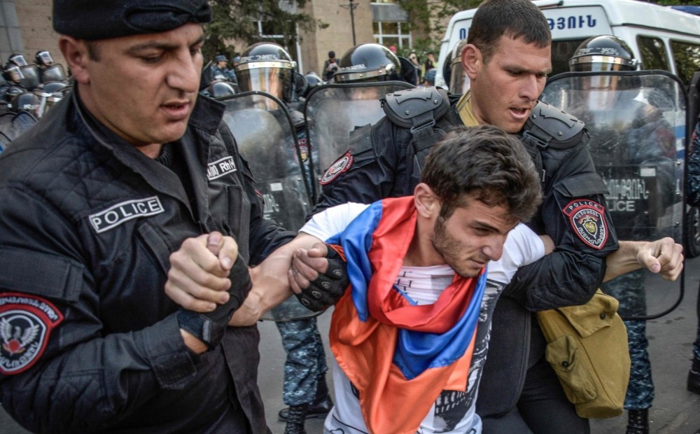 Armēnijā aizturēti vairāk nekā 180 protestētāji