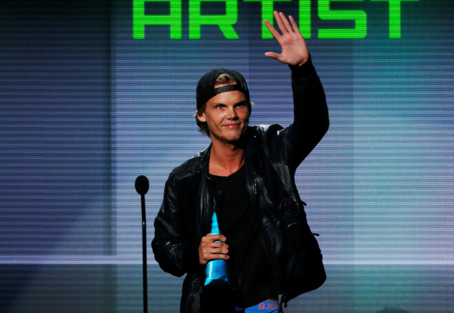 "Avicii", saņemot "American Music Awards" balvu elekotronikās mūzikas kategorijā.