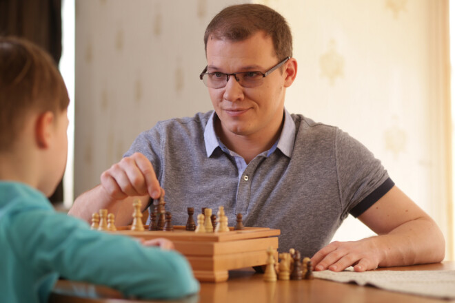 „Mans dēls mūzikas skolā mācās klavieres, trenējas džudo un spēlē šahu. Ir jābūt vispusīgai attīstībai, un pats galvenais tieksmei pilnveidoties”.