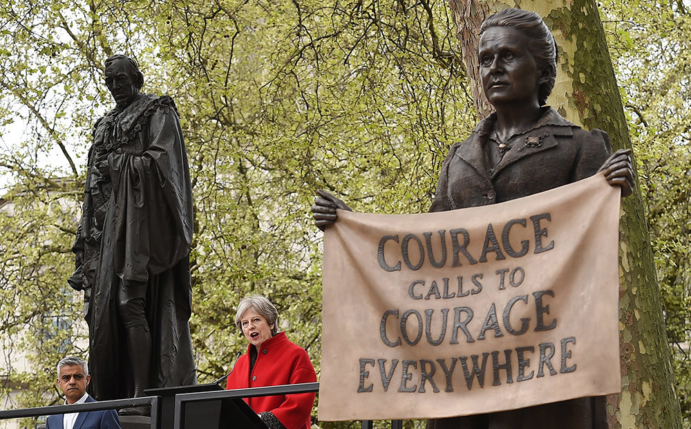 Pie Lielbritānijas parlamenta atklāta pirmā sievietes statuja