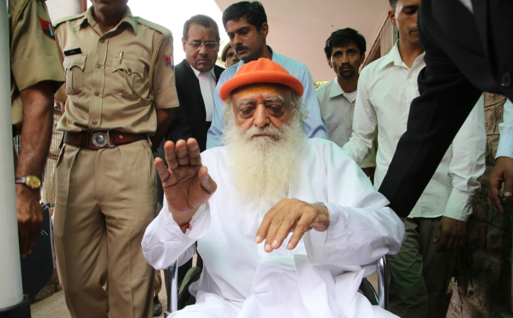 Indijas tiesa atzīst pazīstamā guru vainu pusaudzes izvarošanā