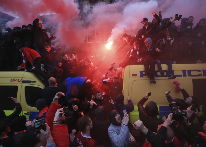 "AS Roma" līdzjutēji pirms spēles smagi ievainojuši "Liverpool" fanu, kurš šobrīd cīnās par savu dzīvību