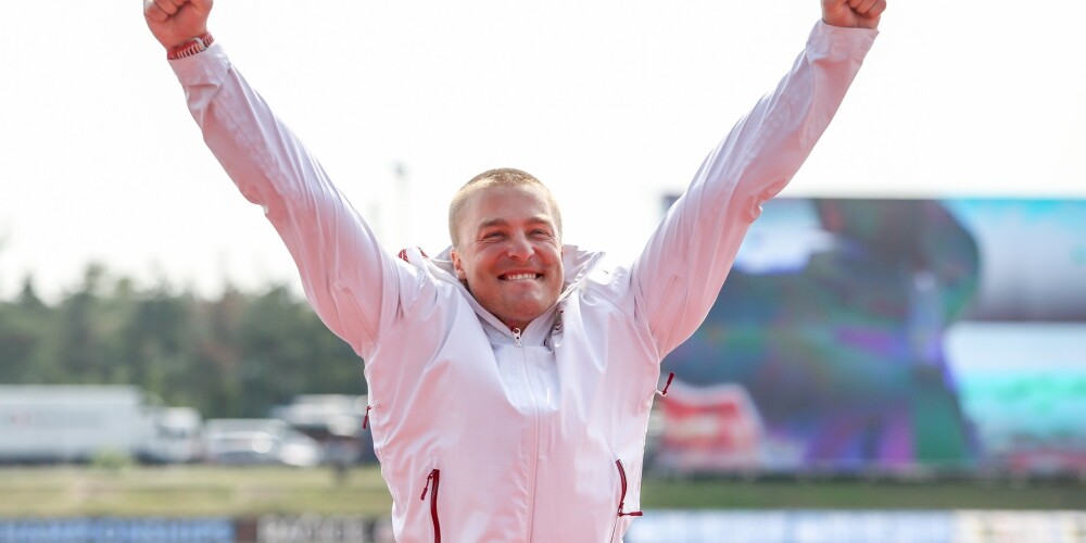 Smaiļotājs Rumjancevs pēc konkurenta diskvalifikācijas iegūst pasaules čempionāta sudraba medaļu
