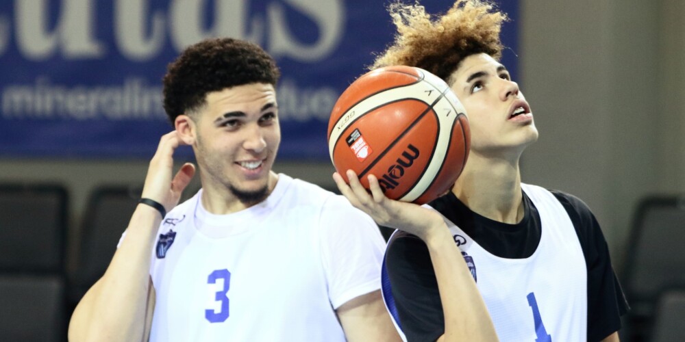 Liandželo (pa kreisi) un Lamelo Bolu dienas Lietuvā, visticamāk, ir galā.