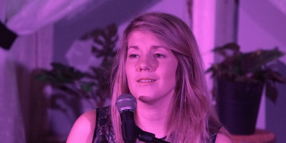 Marta Ritova par jauno dziesmu: „Man pašai šis ir kā atgādinājums, cik ļoti jānovērtē cilvēki mums apkārt. Tie, kuri mūs samīļo, atbalsta, domā labas domas, ceļ un vienkārši ir.”