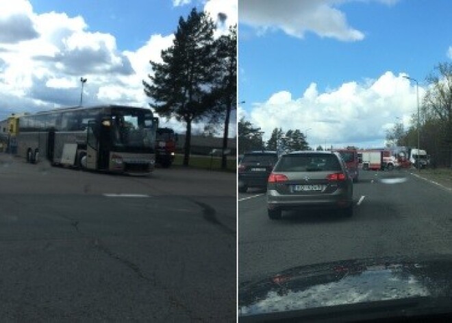 Traģiska avārija Rumbulā: sadursmē ar kravas auto bojā gājis autobusa vadītājs