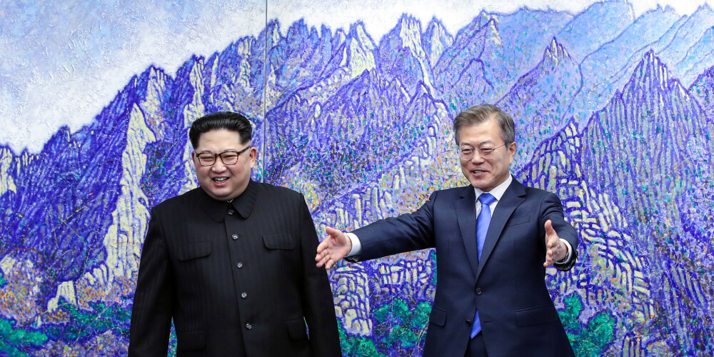 Kims un Muns apsprieduši denuklearizāciju; Ziemeļkorejas līderis gatavs arī doties uz Seulu