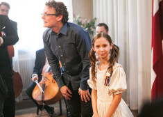 Žurnālistes Jaunalksnes 11 gadus vecā meita tikusi pie lomas TV seriālā