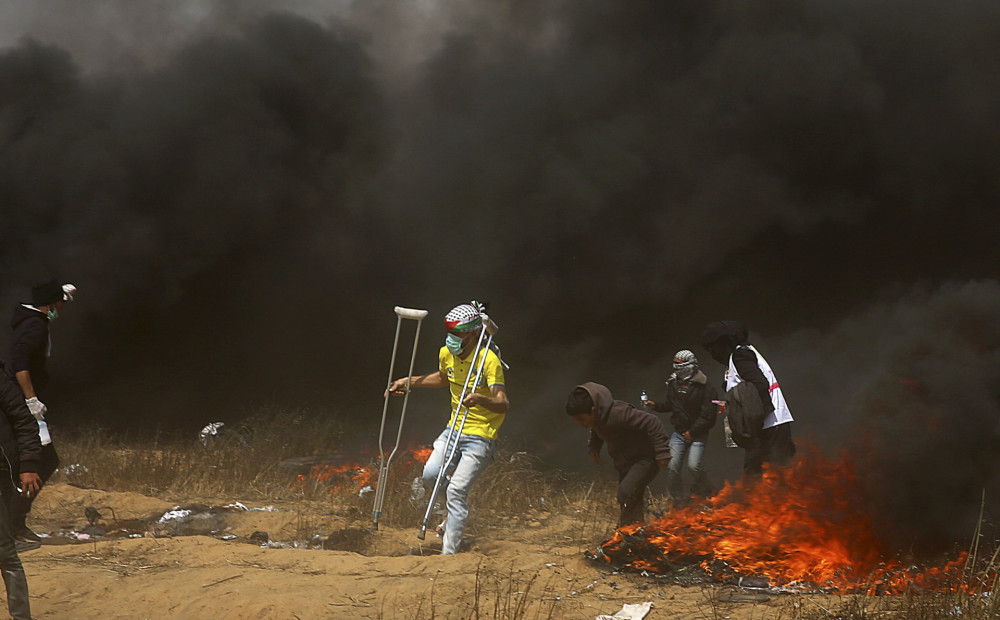 Sadursmēs pie Gazas joslas izraēliešu lodes laupa dzīvību trim palestīniešiem