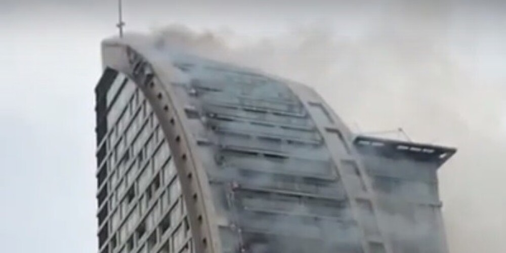 В столице Азербайджана загорелся 130-метровый небоскреб Trump Tower
