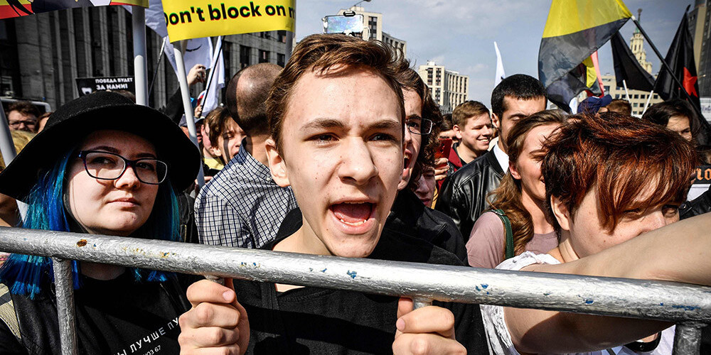 "Nost ar caru!" - Maskavā tūkstoši protestē pret "Telegram" bloķēšanu