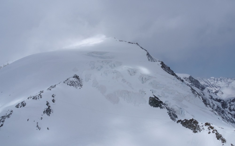 Sniega vētrā Šveices Alpos zaudējuši dzīvību pieci slēpotāji un divi alpīnisti