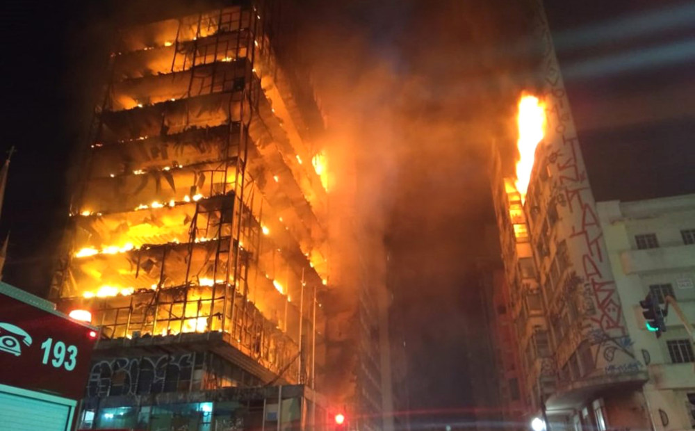 Brazīlijā gāzes sprādzienā sagrūst 26 stāvu dzīvojamā māja