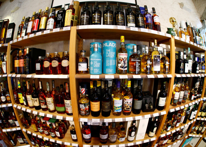 Skotija cīņā ar žūpošanu nosaka zemāko pieļaujamo alkohola cenu