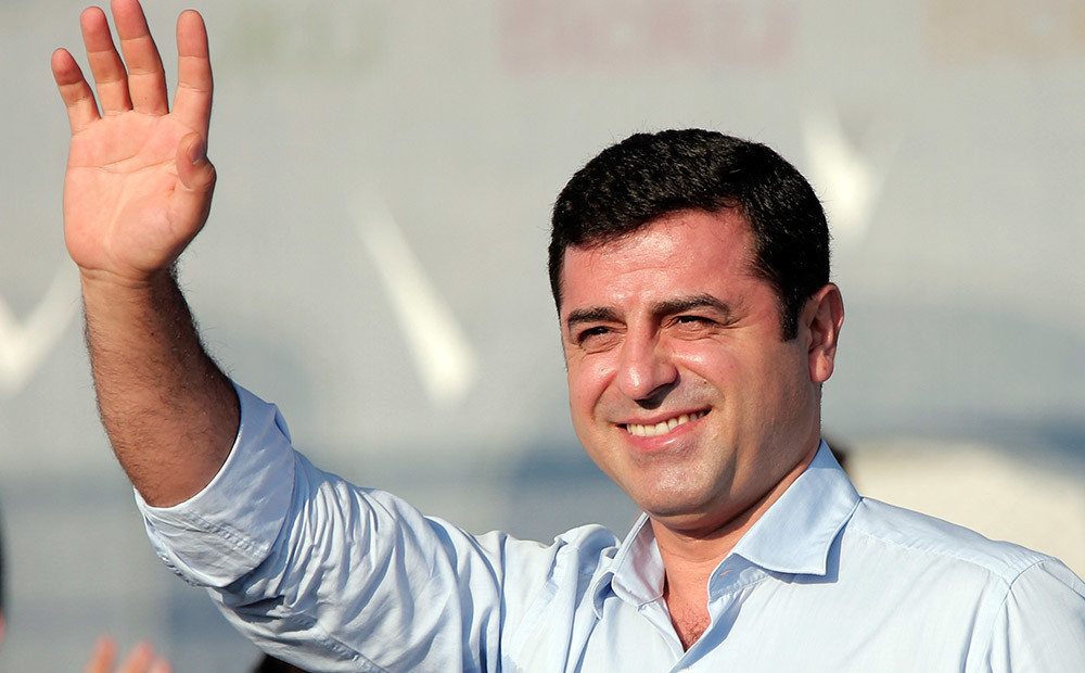 Turcijas kurdu partija apcietināto bijušo līderi izvirza uz prezidenta amatu