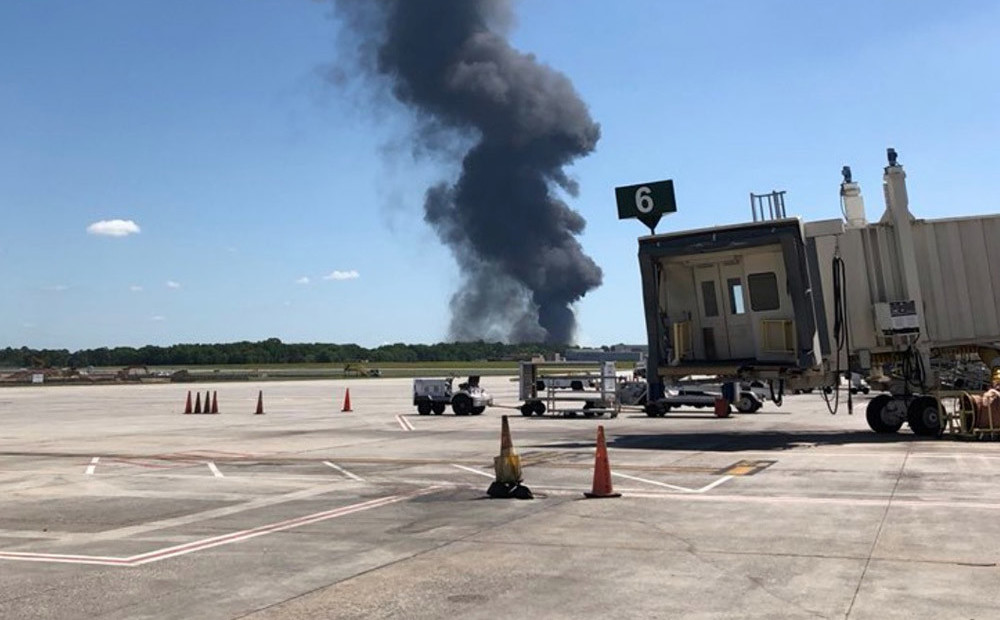 ASV netālu no lidostas avarē militārā lidmašīna; izdzīvojušo nav